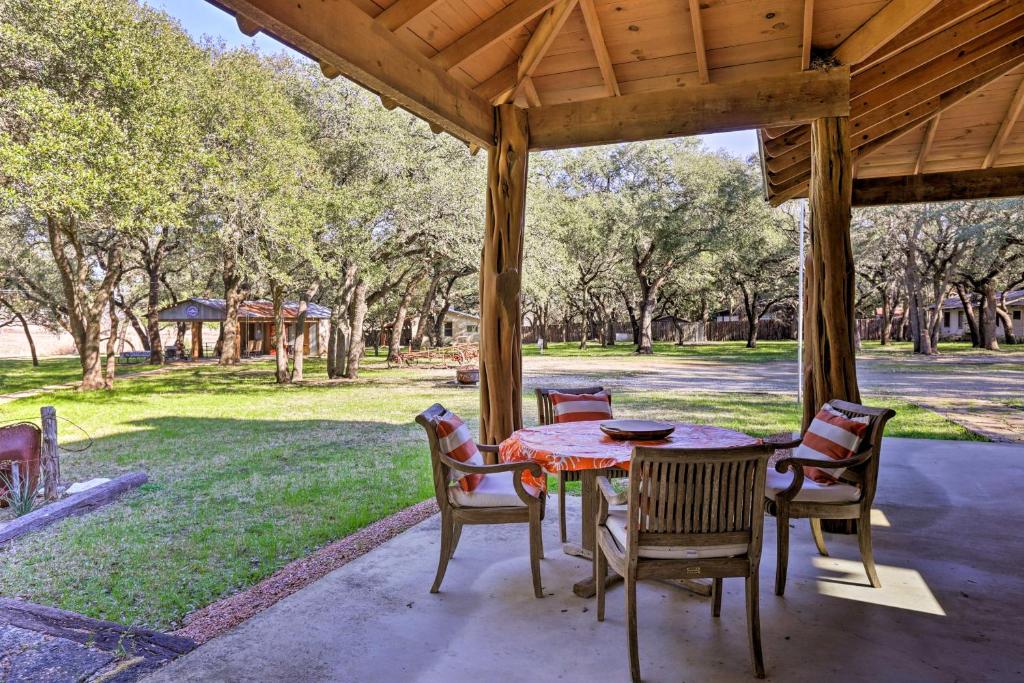 Riverfront Home with Shaded Porch and HotTub by DT Blanco - image 6
