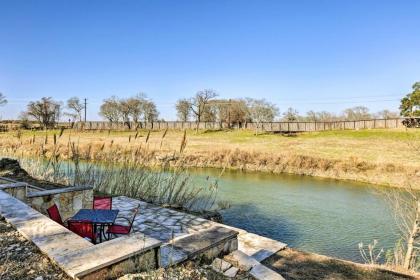 Riverfront Home with Shaded Porch and HotTub by DT Blanco - image 7