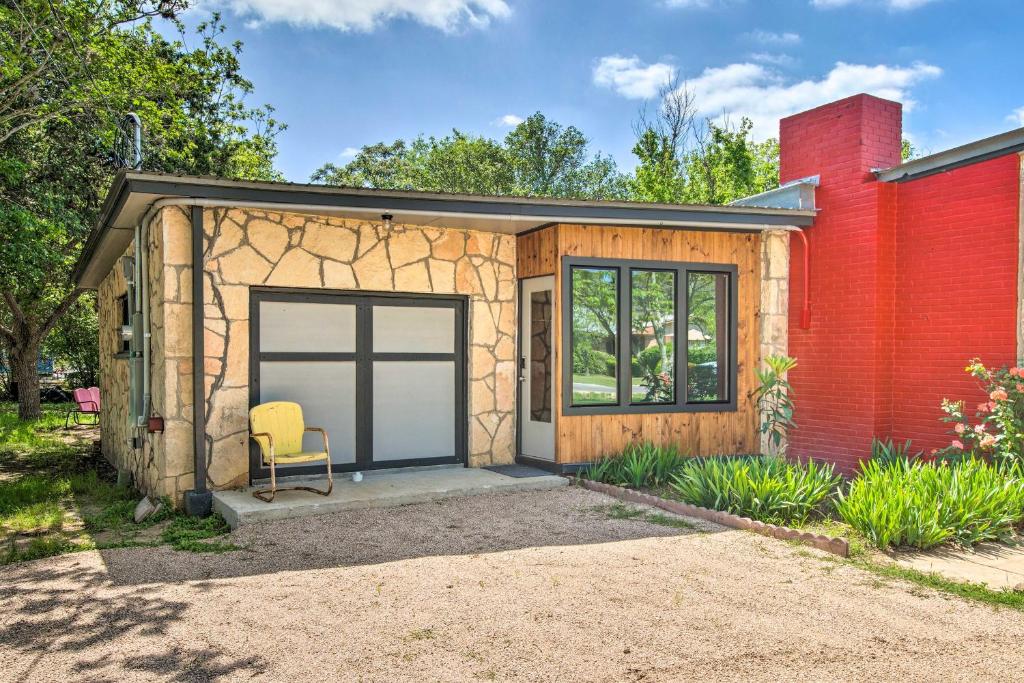 Retro Updated Blanco Abode Steps to Main St - main image