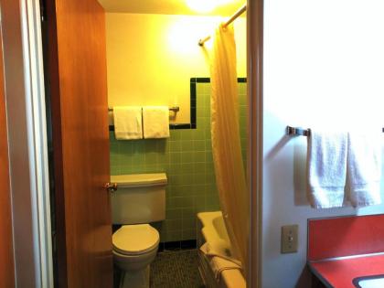 Prospector Motor Lodge - image 14