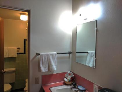 Prospector Motor Lodge - image 15