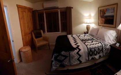 Stone Lizard Lodging - image 10