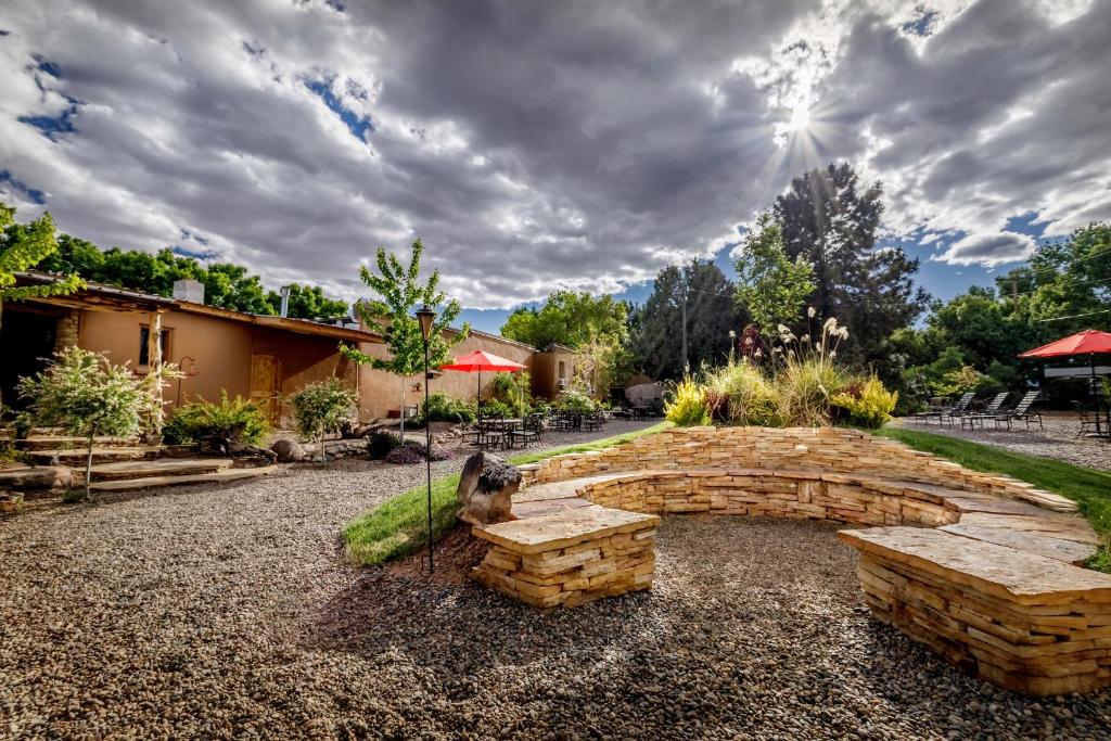 Stone Lizard Lodging - image 3