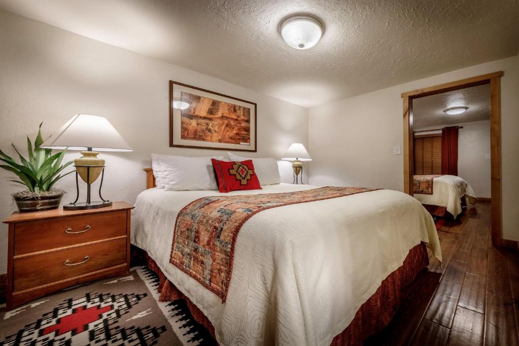 Stone Lizard Lodging - image 7