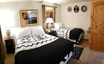 Stone Lizard Lodging - image 9