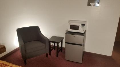 Amber Inn Motel - image 2