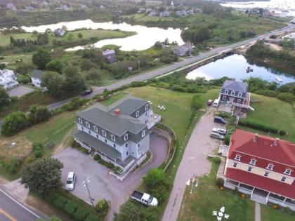 Payne's Harbor View Inn - image 10