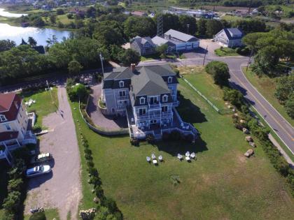 Payne's Harbor View Inn - image 14