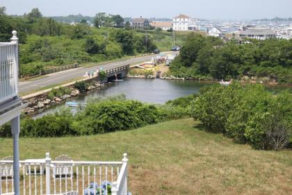 Payne's Harbor View Inn - image 4
