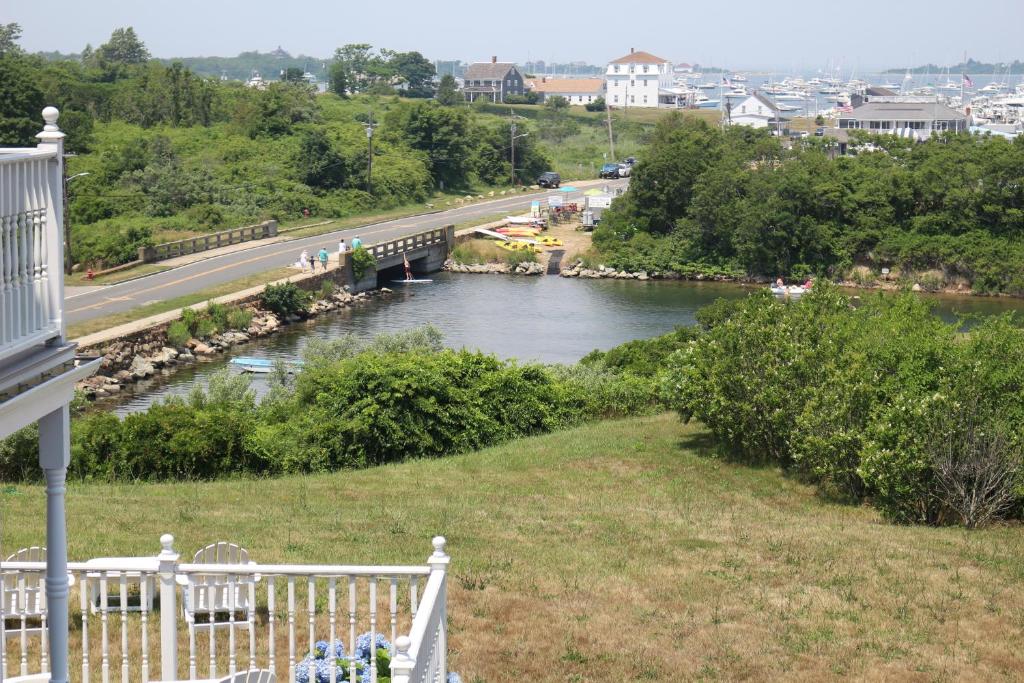 Payne's Harbor View Inn - image 4