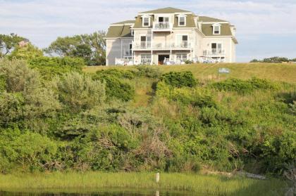 Payne's Harbor View Inn - image 6