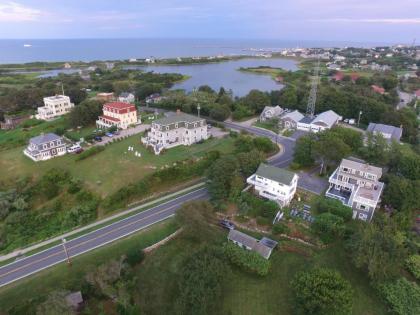 Payne's Harbor View Inn - image 9