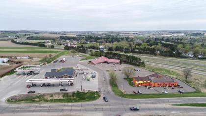 Bloomer Inn & Suites - image 13