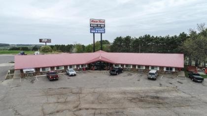 Bloomer Inn & Suites - image 14