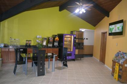 Bloomer Inn & Suites - image 3