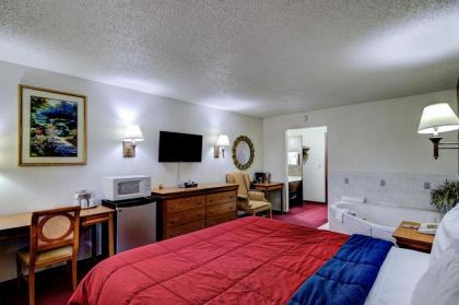 Bloomer Inn & Suites - image 6