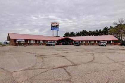 Bloomer Inn & Suites - image 9