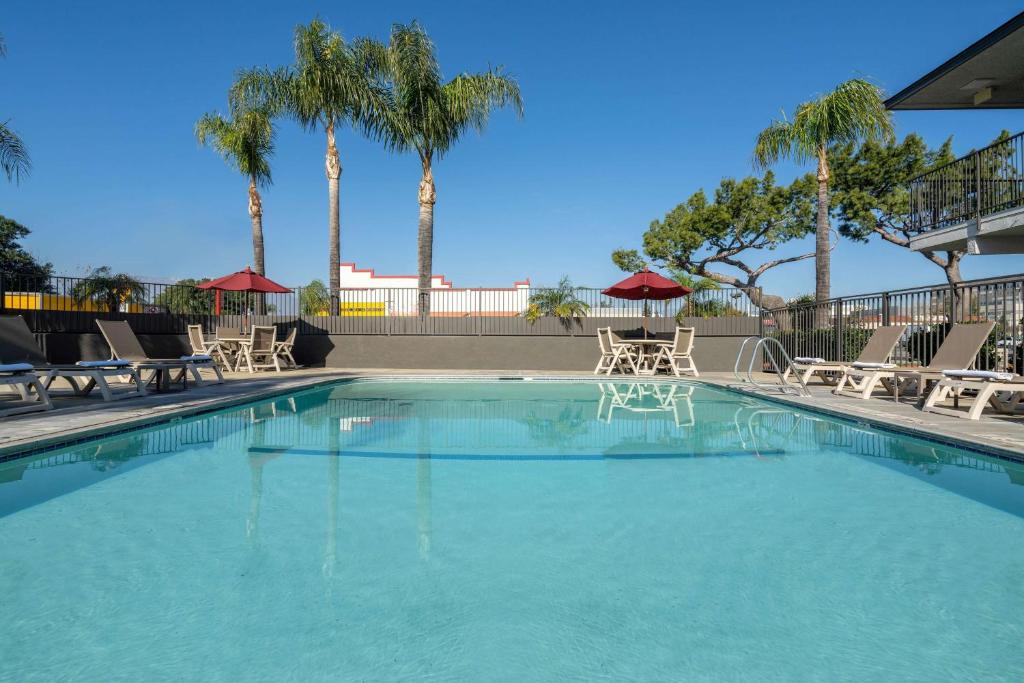 Motel 6-Fontana CA - image 2