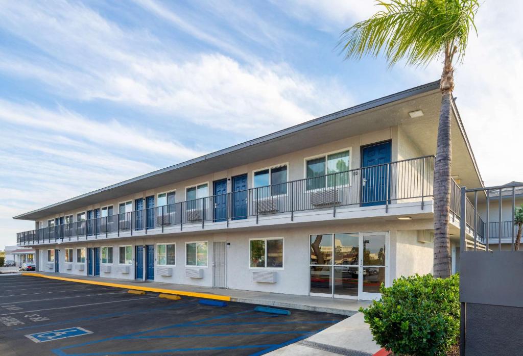 Motel 6-Fontana CA - image 4