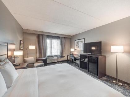 DoubleTree by Hilton Bloomington - image 16