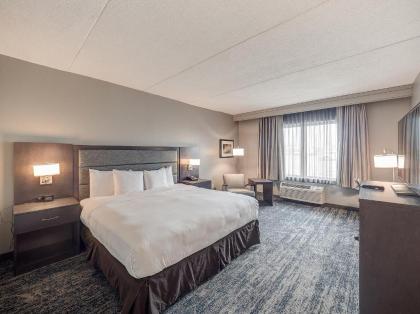 DoubleTree by Hilton Bloomington - image 17