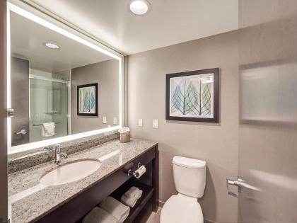 DoubleTree by Hilton Bloomington - image 21