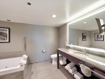 DoubleTree by Hilton Bloomington - image 7