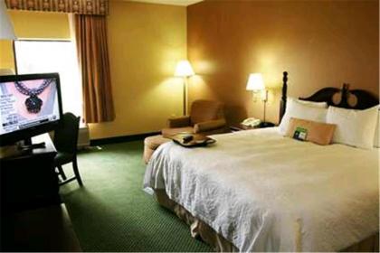 Hampton Inn Bloomington West - image 14