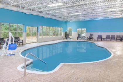 Hawthorn Suites Bloomington - image 12