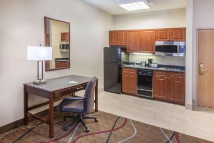 Hawthorn Suites Bloomington - image 13