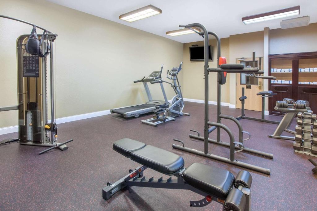Hawthorn Suites Bloomington - image 3