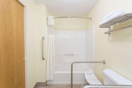 Days Inn & Suites by Wyndham Bloomington/Normal IL - image 12