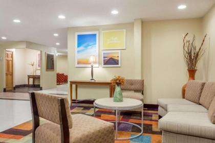 Days Inn & Suites by Wyndham Bloomington/Normal IL - image 13