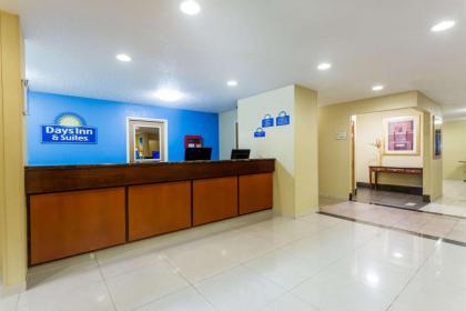 Days Inn & Suites by Wyndham Bloomington/Normal IL - image 2