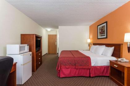 Days Inn & Suites by Wyndham Bloomington/Normal IL - image 4
