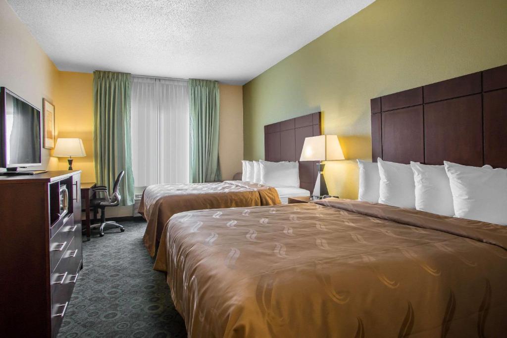 Quality Inn & Suites Bloomington I-55 and I-74 - image 3
