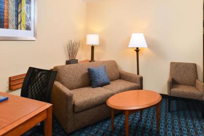 Fairfield Inn & Suites Bloomington - image 11