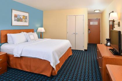 Fairfield Inn & Suites Bloomington - image 9