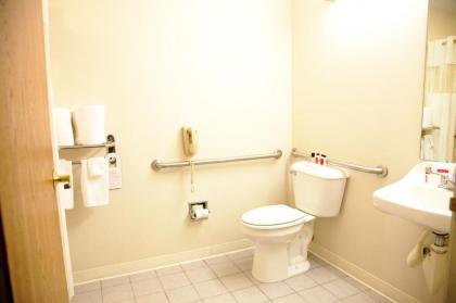 Ramada Limited and Suites Bloomington - image 9