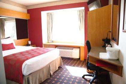 Ramada Limited and Suites Bloomington - image 10
