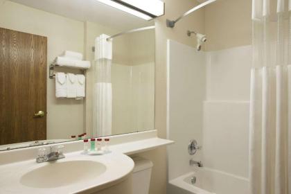 Ramada Limited and Suites Bloomington - image 2
