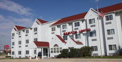 Ramada Limited and Suites Bloomington - image 5