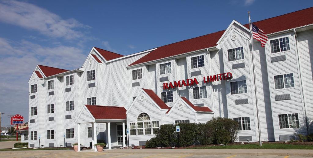 Ramada Limited and Suites Bloomington - image 5