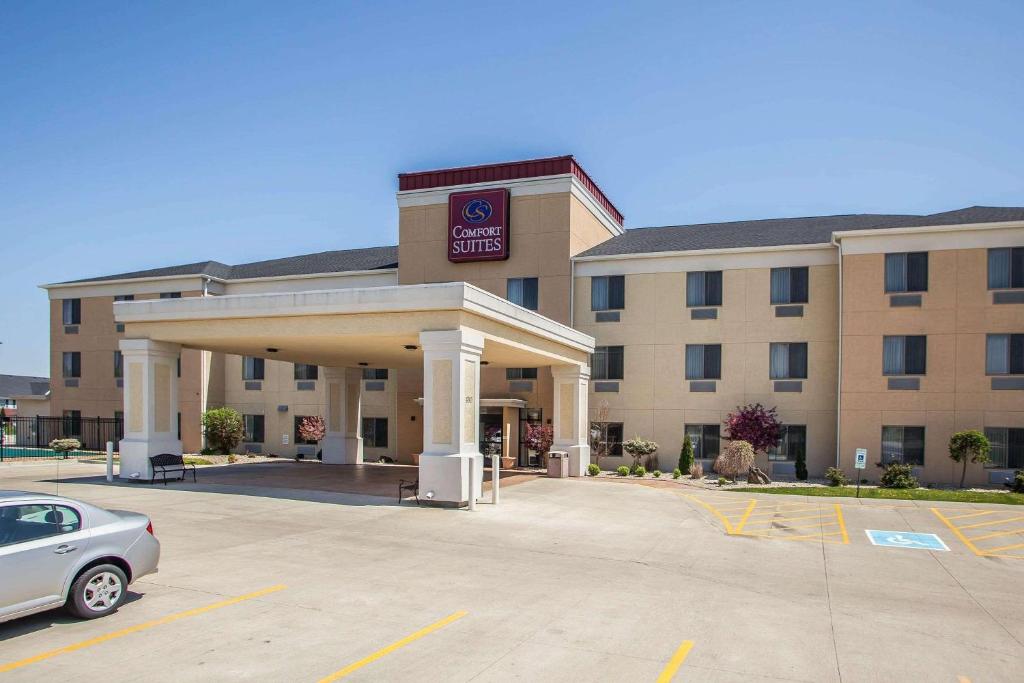 Comfort Suites Bloomington I-55 and I-74 - main image