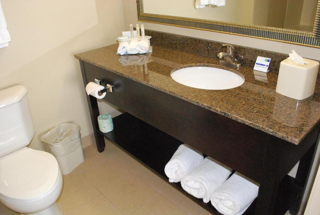 Holiday Inn Express Bloomington West an IHG Hotel - image 3