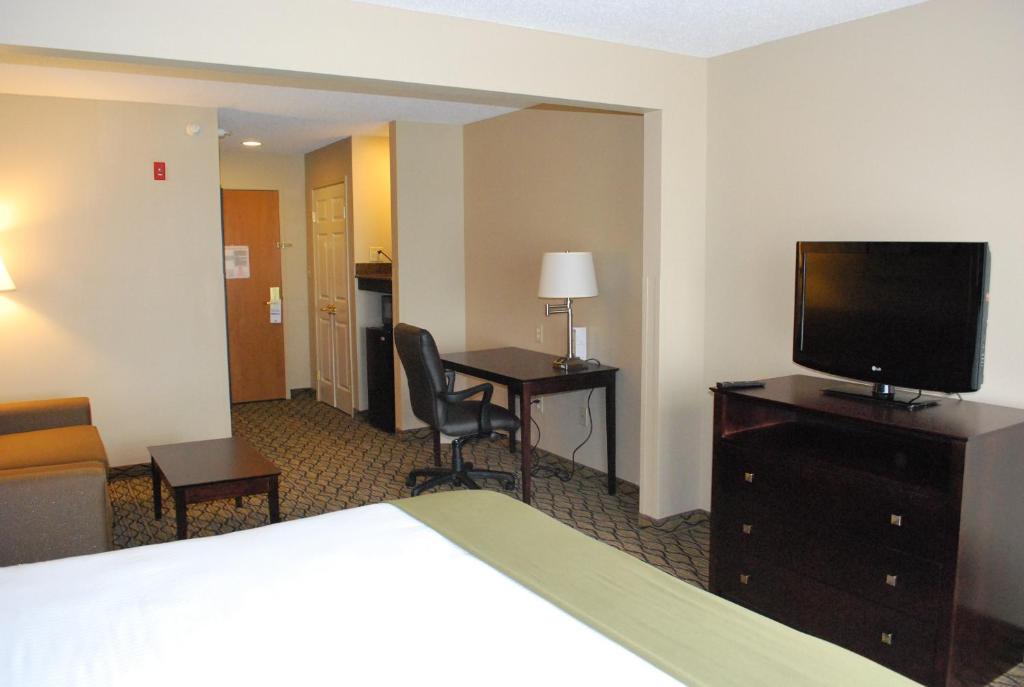 Holiday Inn Express Bloomington West an IHG Hotel - image 5