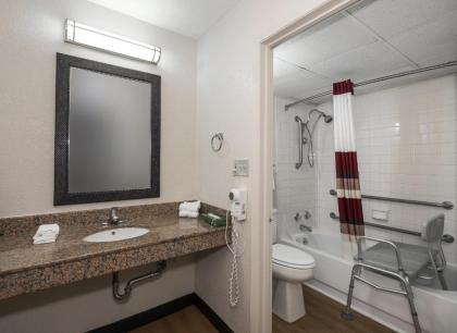 Red Roof Inn Bloomington - Normal/University - image 4
