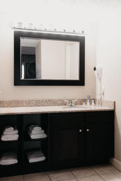 Eastland Suites Hotel & Conference Center - image 13