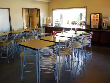 Eastland Suites Hotel & Conference Center - image 2