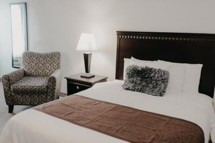 Eastland Suites Hotel & Conference Center - image 5